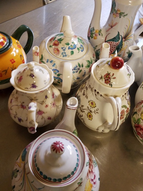 Moreteapots.jpg